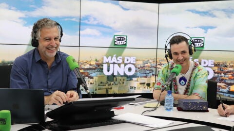 El mago Karim con Carlos Alsina en 'M&aacute;s de uno'