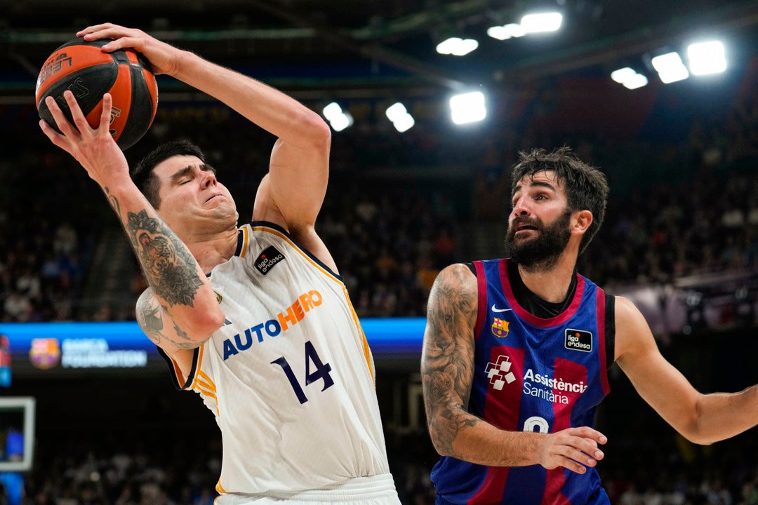 El Real Madrid se deja el liderato ante el Barça El Real Madrid se deja el liderato ante el Barça