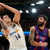 El Real Madrid se deja el liderato ante el Barça El Real Madrid se deja el liderato ante el Barça