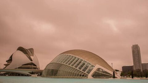 La Ciutat de les Arts i les Ciències de València bajo la calima