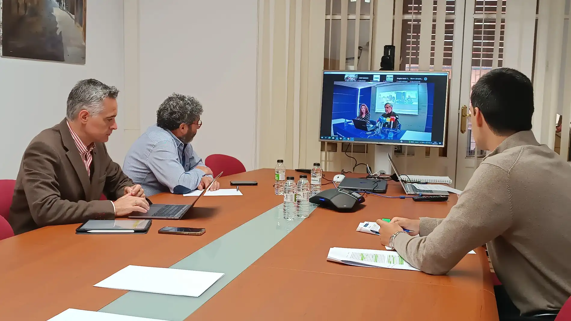Representantes de CEOE Teruel en la presentación del informe sobre las ayudas al funcionamiento