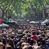 La Rambla entera se recupera como arteria este Sant Jordi La Rambla entera se recupera como arteria este Sant Jordi