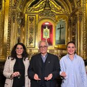 Las concejalas síndicas con el capellán del monasterio Miguel Ángel Cremades