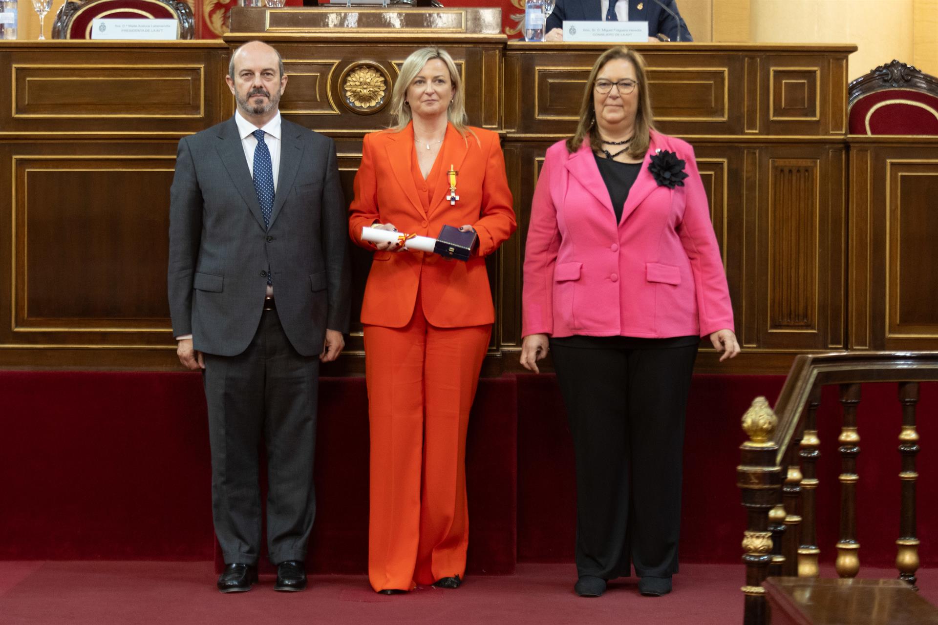 La presidenta de la Asamblea de Extremadura, Blanca Martín, recibía la Medalla de Honor de la AVT en el Senado La presidenta de la Asamblea de Extremadura, Blanca Martín, recibía la Medalla de Honor de la AVT en el Senado