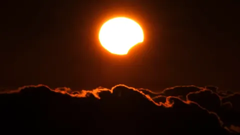 Imagen del eclipse solar desde el Observatorio del Teide en Tenerife 