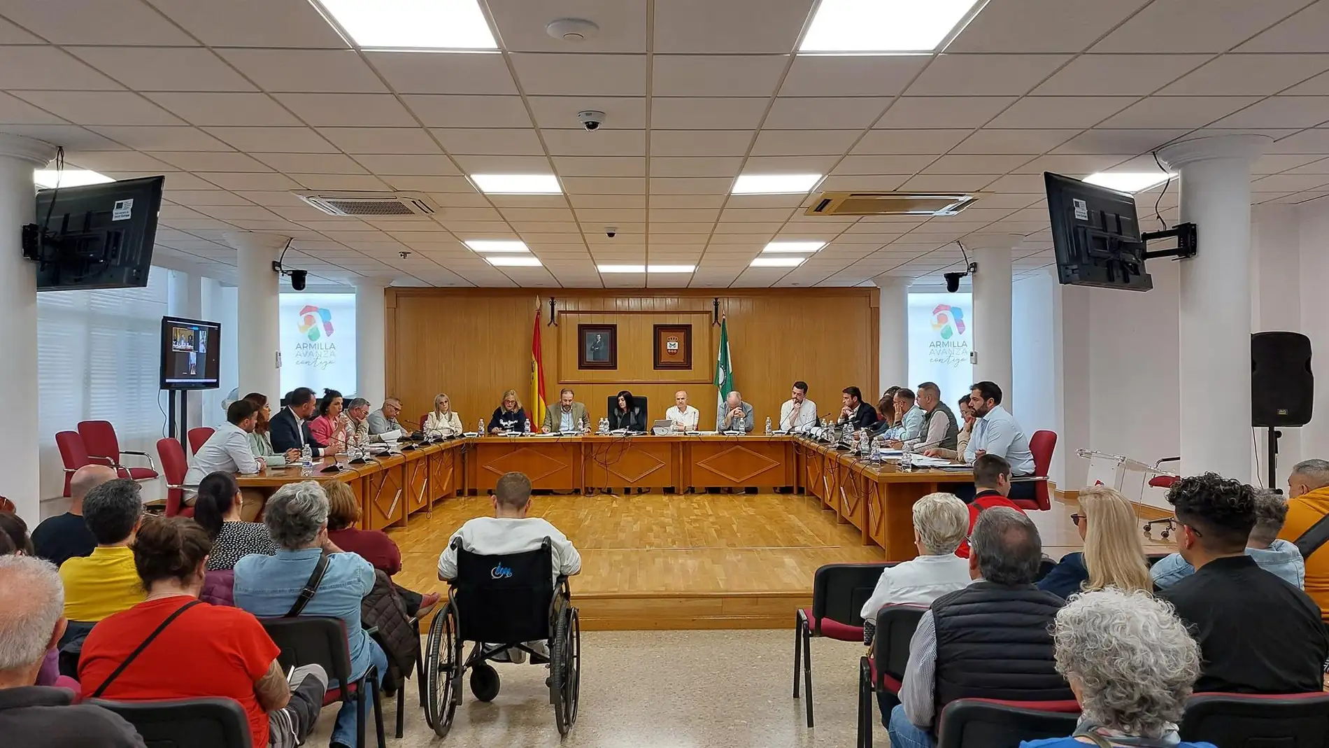 El Ayuntamiento de Armilla rechaza unánimemente el campamento temporal de inmigrantes en la Base Aérea