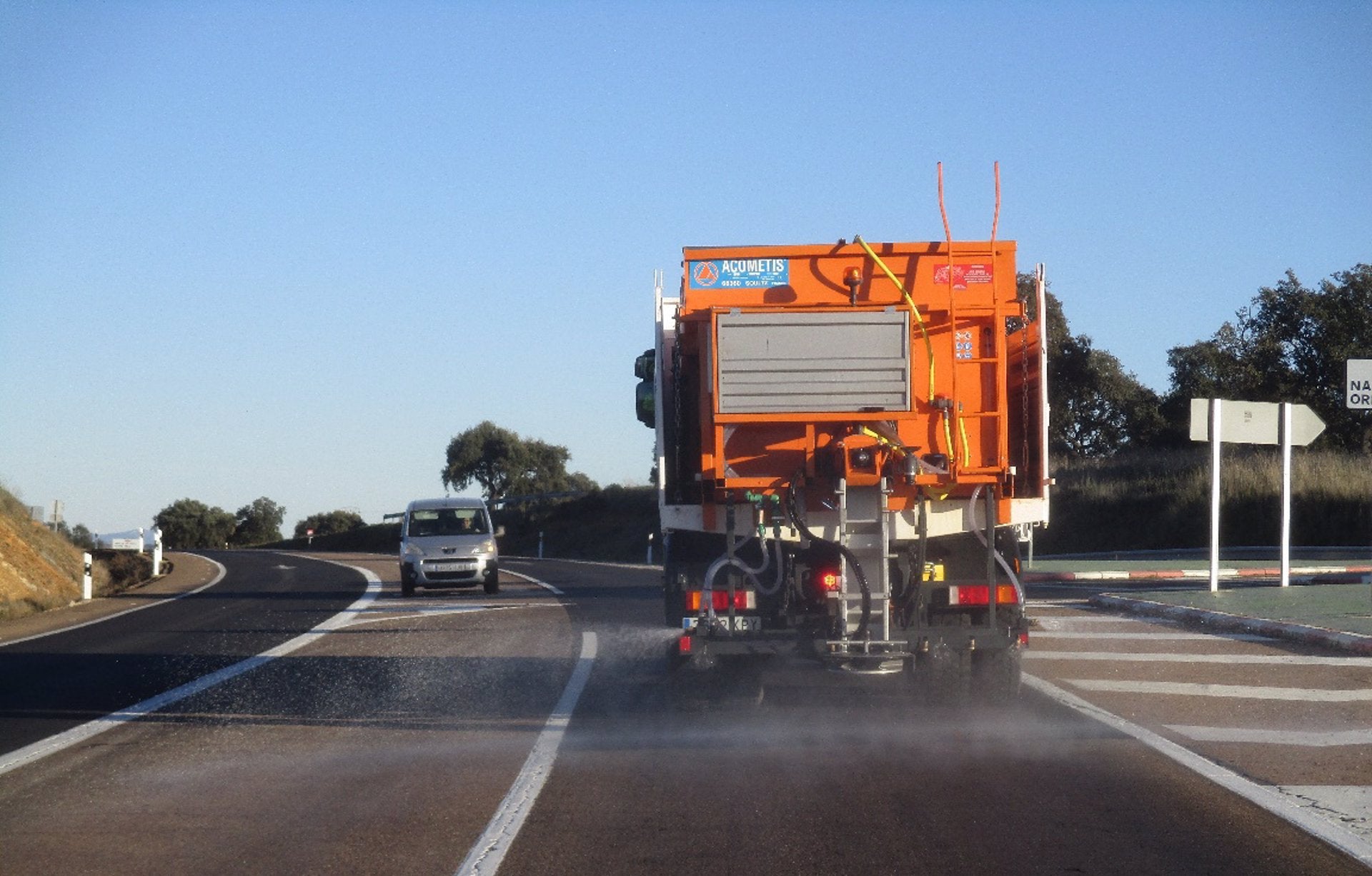 Transportes formaliza por 8,7 millones de euros un contrato de conservación de 188 km de carreteras en la provincia de Badajoz Transportes formaliza por 8,7 millones de euros un contrato de conservación de 188 km de carreteras en la provincia de Badajoz