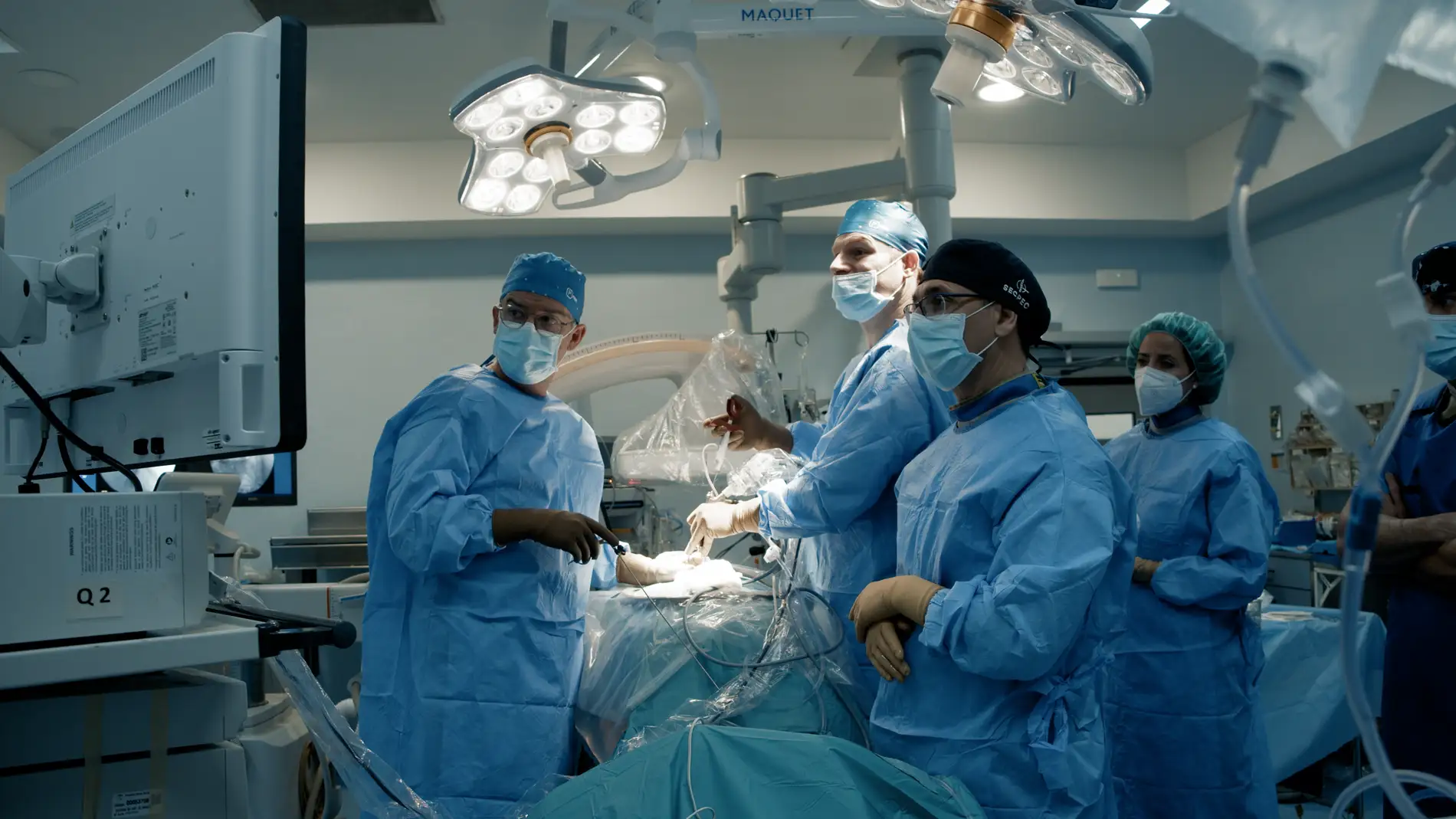 El Hospital Reina Sofía incorpora la cirugía endoscópica en intervenciones de columna