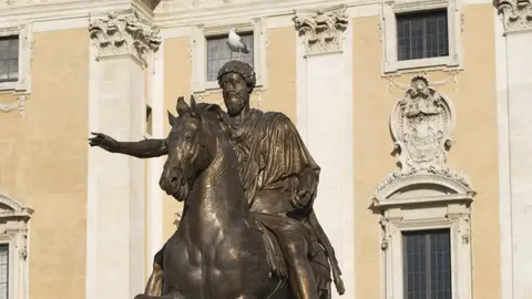 Estatua de Trajano en Roma Estatua de Trajano en Roma