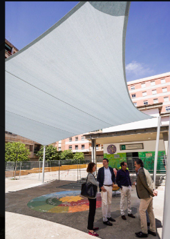 El Ayuntamiento coloca el primer toldo dentro del plan de instalación de sombras en los centros educativos El Ayuntamiento coloca el primer toldo dentro del plan de instalación de sombras en los centros educativos