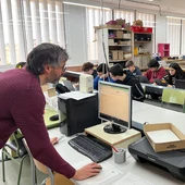 Un professor d'institut davant dels seus alumnes, en una imatge d'arxiu Un professor d'institut davant dels seus alumnes, en una imatge d'arxiu