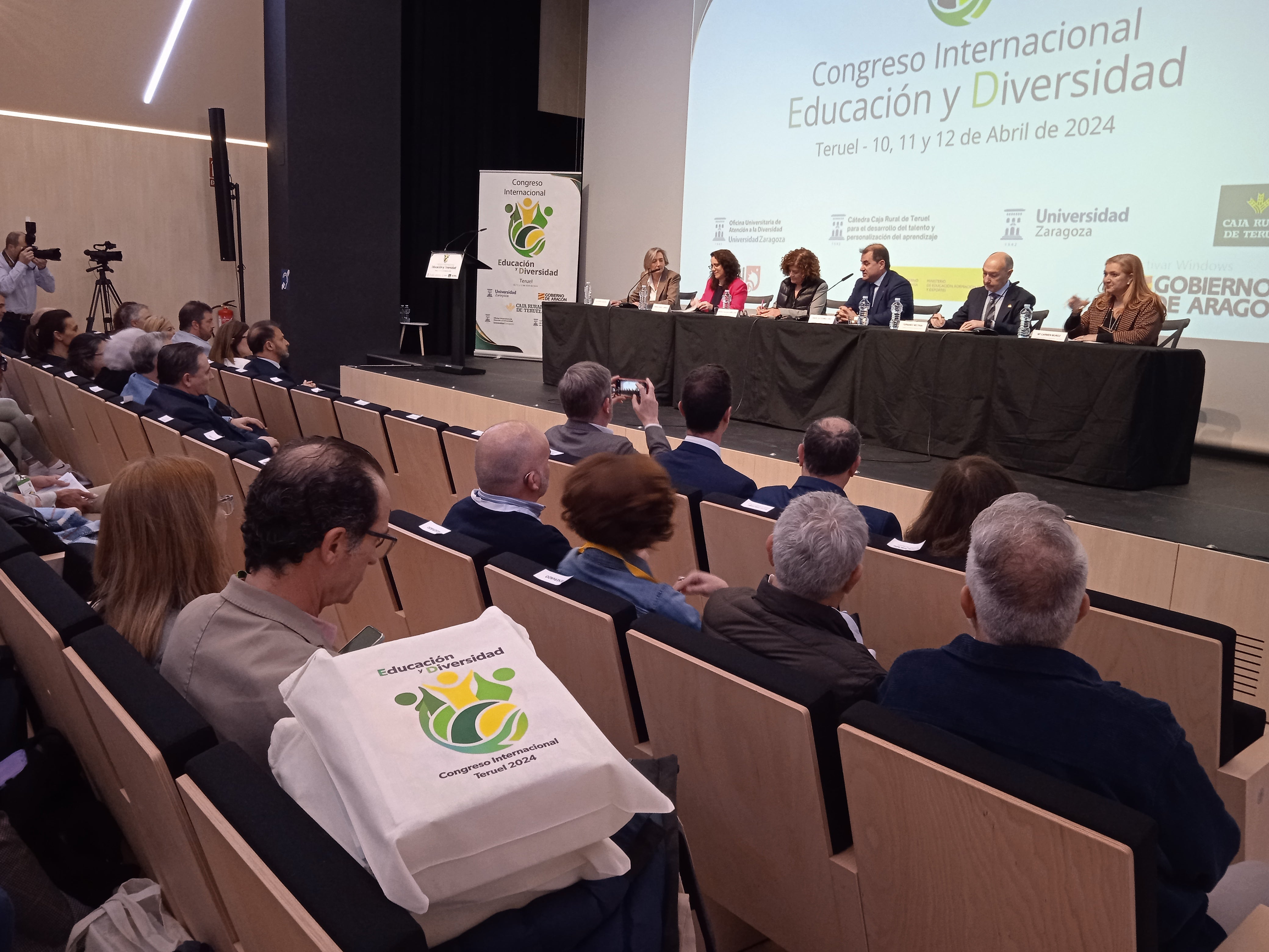 250 docentes participan en el Congreso de Educación y Diversidad de Teruel 250 docentes participan en el Congreso de Educación y Diversidad de Teruel