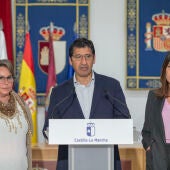 Fátima Victoria Ginés, alcaldesa de Viso del Marqués, José Manuel Caballero, vicepresidente 2º del Gobierno CLM y Blanca Fernández, delegada de la JCCM en CR (De izquierda a derecha)