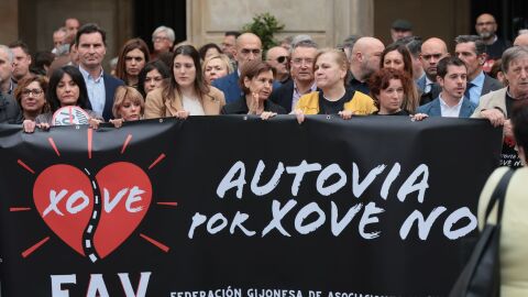 Todos los partidos pol&iacute;ticos salen en la foto del Vial de Jove