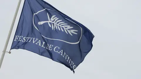 Bandera con el logo del festival de Cannes Bandera con el logo del festival de Cannes