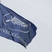 Bandera con el logo del festival de Cannes