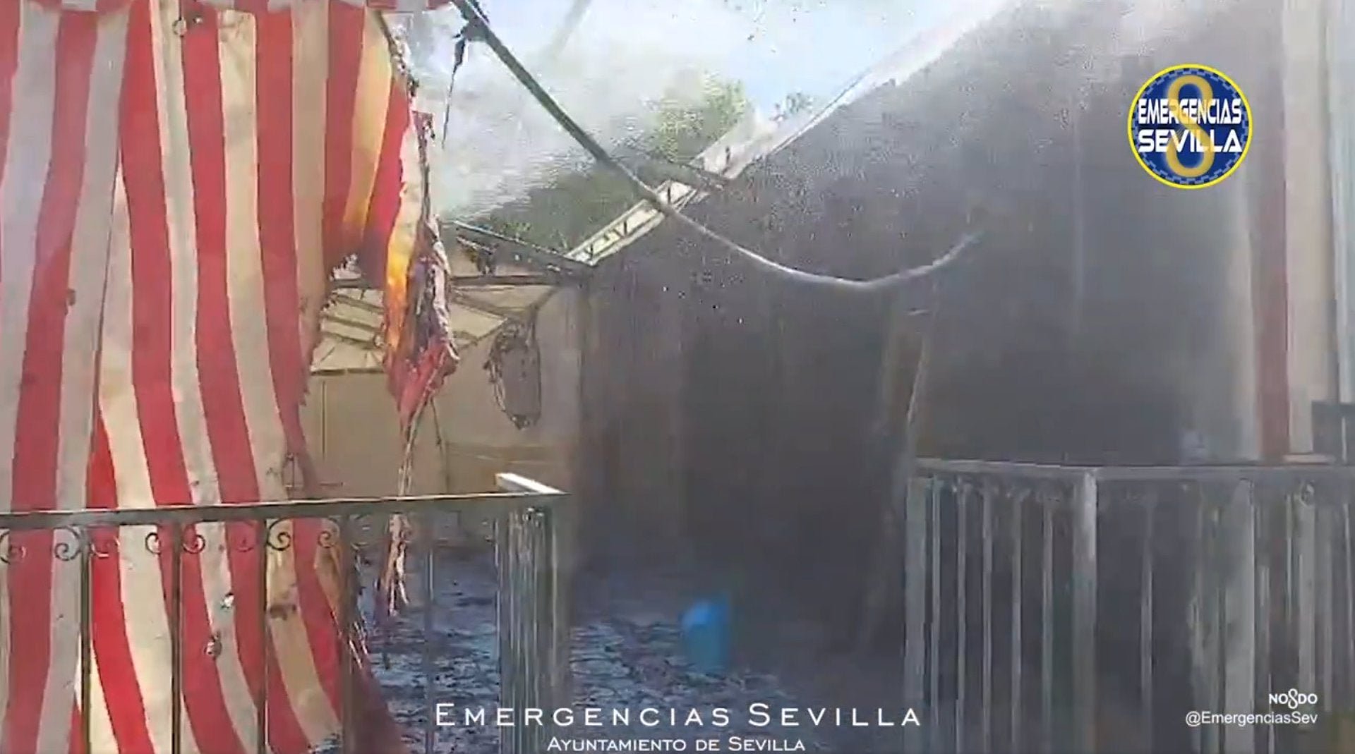 Se baraja un cortocircuito como posible causa del incendio de la caseta de Feria del distrito Este Se baraja un cortocircuito como posible causa del incendio de la caseta de Feria del distrito Este