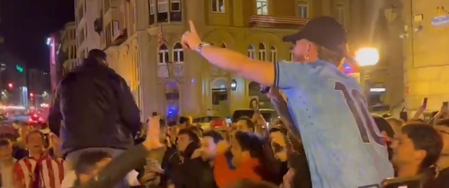 La fiesta de los jugadores del Athletic en Bilbao: "Estábamos todos alucinados" La fiesta de los jugadores del Athletic en Bilbao: "Estábamos todos alucinados"