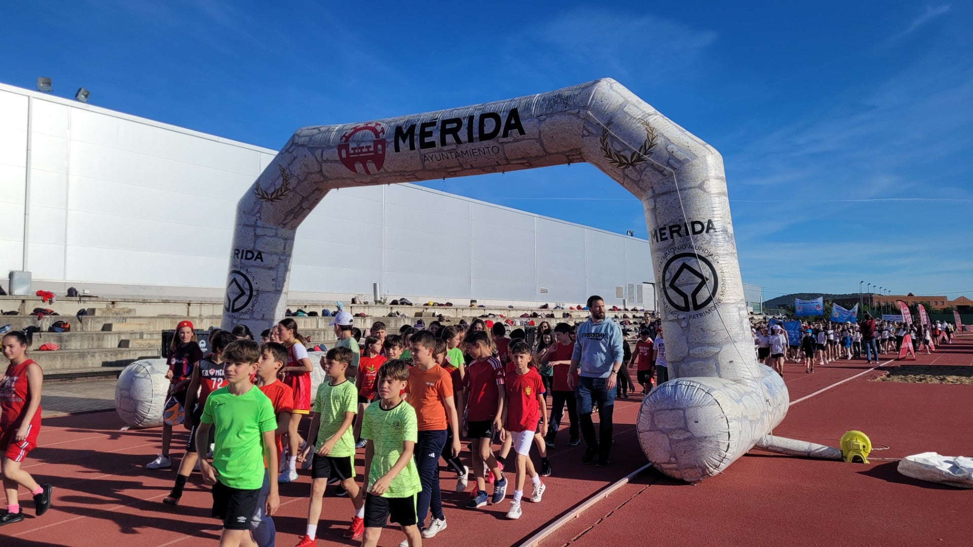 Más de 700 escolares de Primaria de Mérida participan en las Olimpiadas Escolares Más de 700 escolares de Primaria de Mérida participan en las Olimpiadas Escolares
