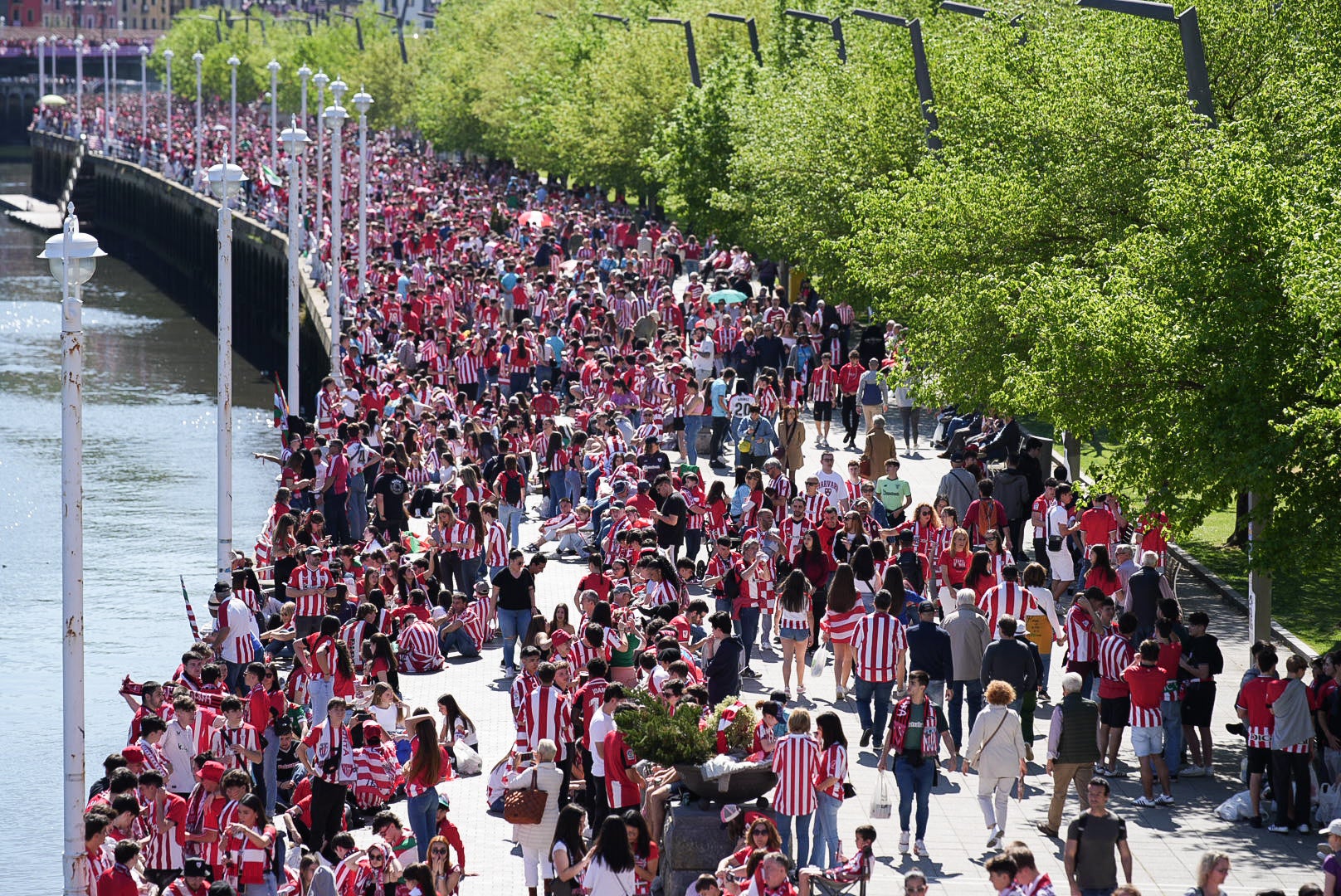 La gabarra llega a Bilbao 40 años después: sigue en directo la celebración de Copa del Athletic La gabarra llega a Bilbao 40 años después: sigue en directo la celebración de Copa del Athletic
