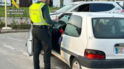La Guardia Civil identifica un vehículo La Guardia Civil identifica un vehículo
