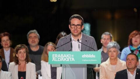 El candidato a lehendakari, Pello Otxandiano, interviene durante el inicio de la campa&ntilde;a electoral de EH Bildu.