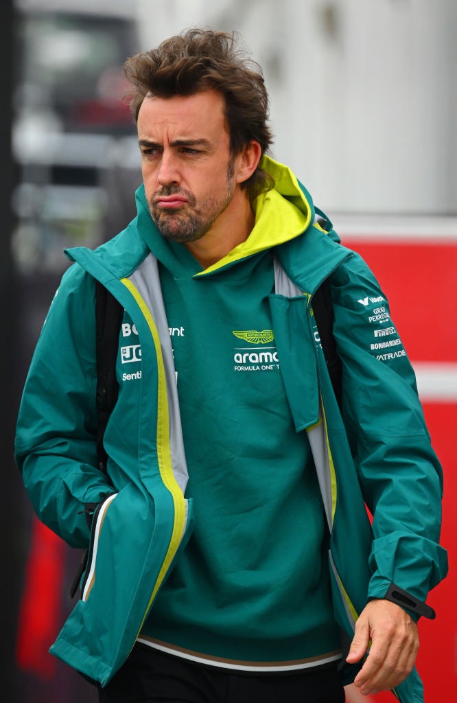 Fernando Alonso renueva con Aston Martin Fernando Alonso renueva con Aston Martin