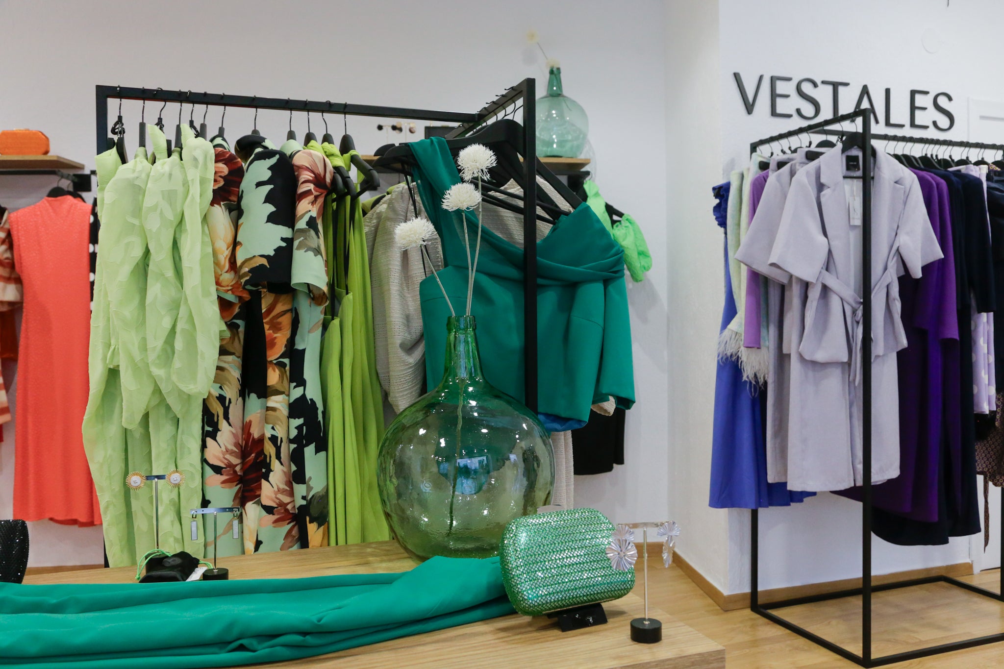 Nueva tienda de moda ‘Vestales’ que ha abierto sus puertas en la calle Berzocana con gran éxito sus primeras semanas Nueva tienda de moda ‘Vestales’ que ha abierto sus puertas en la calle Berzocana con gran éxito sus primeras semanas
