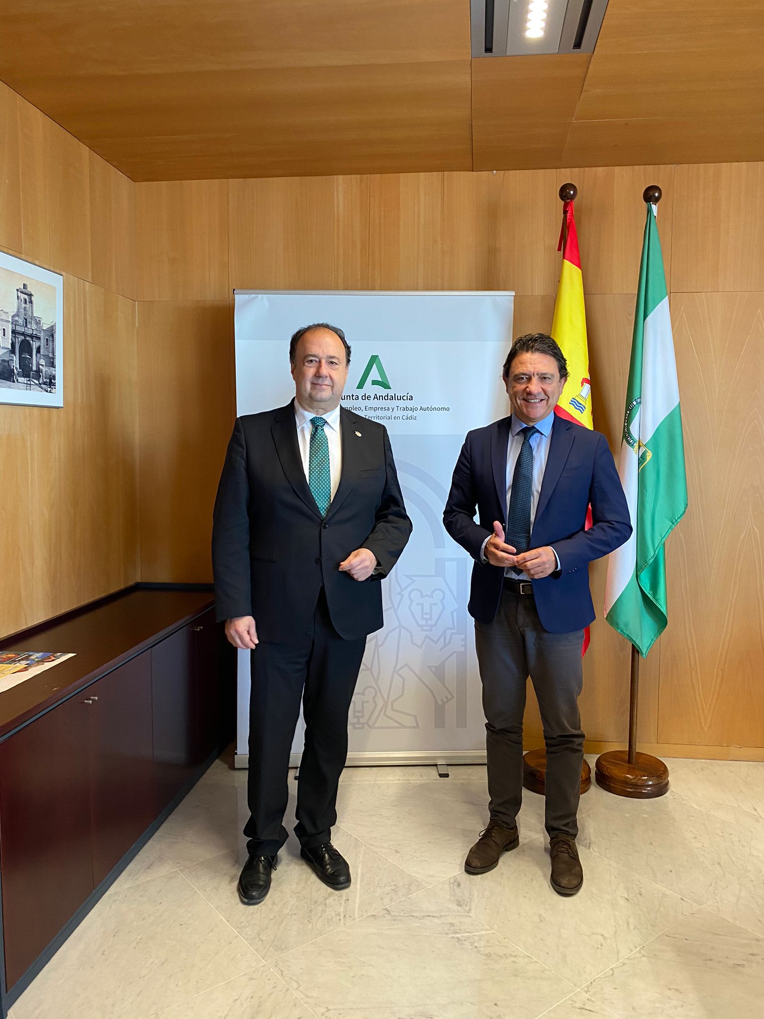 La Universidad de Cádiz y la Delegación Territorial de Empleo de la Junta de Andalucía refuerzan lazos La Universidad de Cádiz y la Delegación Territorial de Empleo de la Junta de Andalucía refuerzan lazos