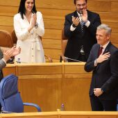 Alfonso Rueda agradece los aplausos de la bancada popular tras ser proclamado presidente de la Xunta. Imagen: Parlamento.
