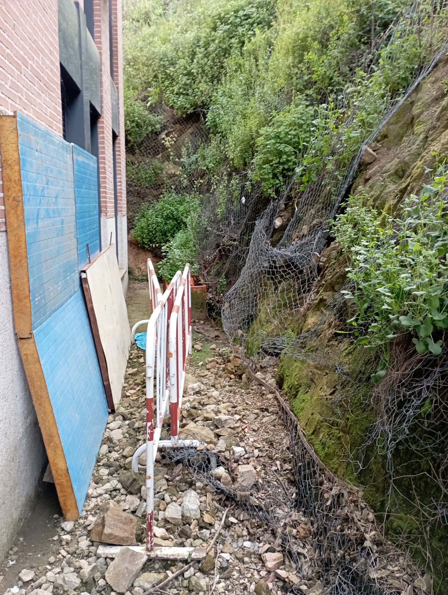 El Ayuntamiento busca soluciones a los desprendimientos que afectan al inmueble Paseo de la Rosa,12 El Ayuntamiento busca soluciones a los desprendimientos que afectan al inmueble Paseo de la Rosa,12