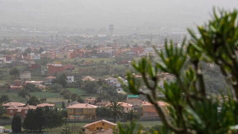 La ciudad de La Laguna en Tenerife durante uno de los episodios de calima que afectó a Canarias en abril de 2024