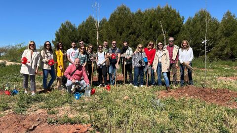 Grupo de periodistas que plantaron &aacute;rboles en el Bosque de la Vida (11/04/2024)