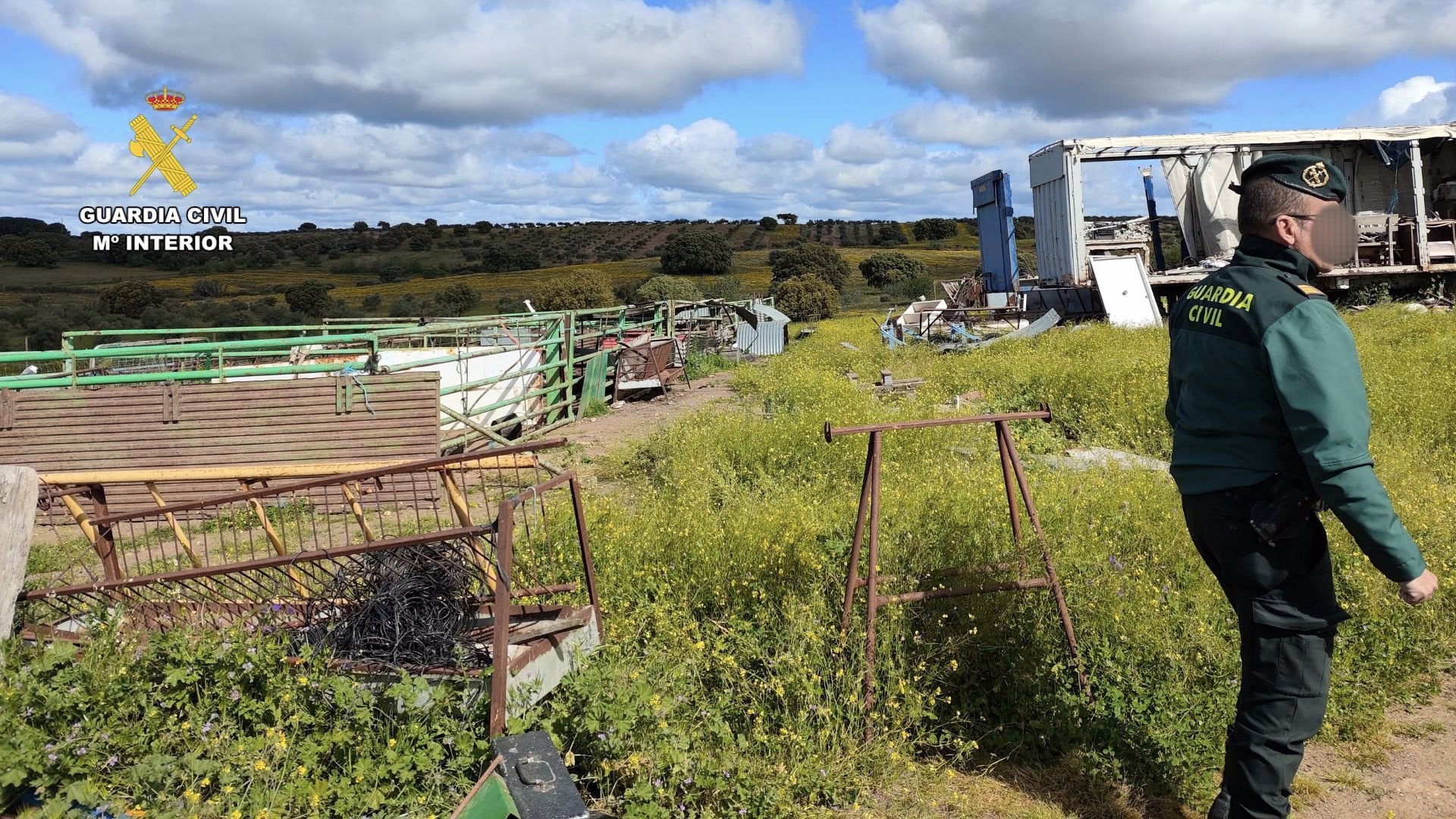 La Guardia Civil inspecciona una explotación porcina ilegal en Monroy y levanta 44 actas por infracciones La Guardia Civil inspecciona una explotación porcina ilegal en Monroy y levanta 44 actas por infracciones