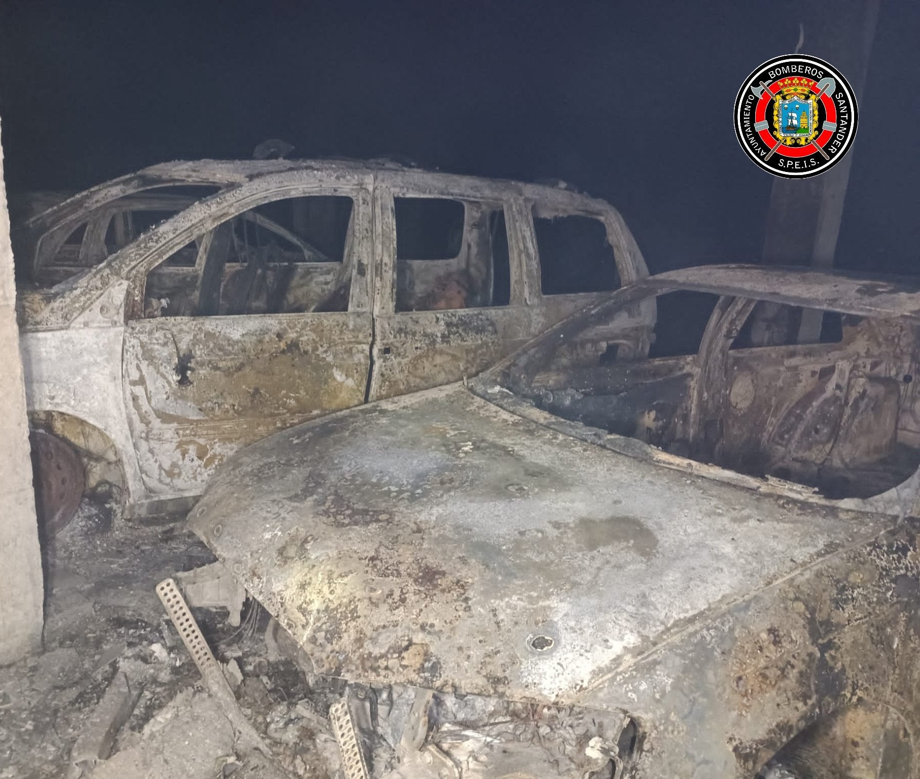 Detenidos dos varones por el incendio provocado en un garaje comunitario de La Albericia Detenidos dos varones por el incendio provocado en un garaje comunitario de La Albericia