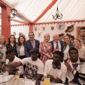 La Fundación Cajasol inaugura la Feria de Abril con su tradicional almuerzo en el Real con entidades sociales y asociaciones