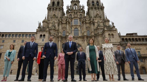 Imagen de grupo del presidente de la Xunta, Alfonso Rueda, y su nuevo equipo de gobierno. EFE.