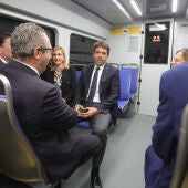 Mazón y otras autoridades durante una visita reciente a la estación de Luceros