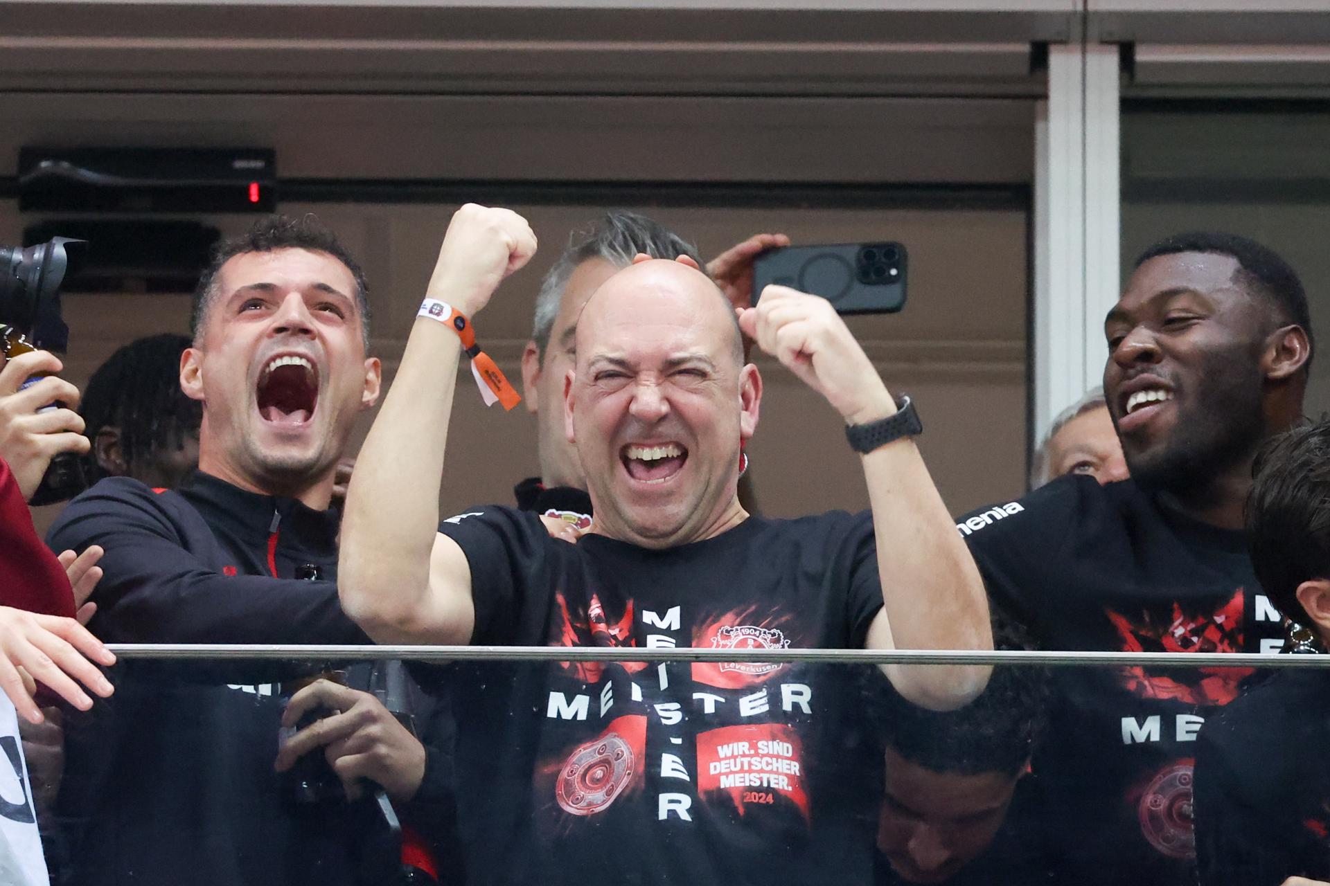 Fernando Carro cuenta la celebración del Bayer Leverkusen y elogia a Xabi Alonso: "Es un crack, el número uno" Fernando Carro cuenta la celebración del Bayer Leverkusen y elogia a Xabi Alonso: "Es un crack, el número uno"