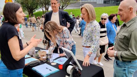 Campa&ntilde;a de recogida de firmas por el vial de Jove