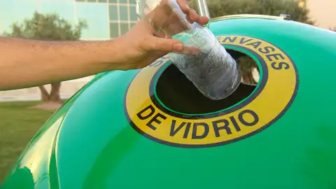 Reciclaje de vidrio. Reciclaje de vidrio.