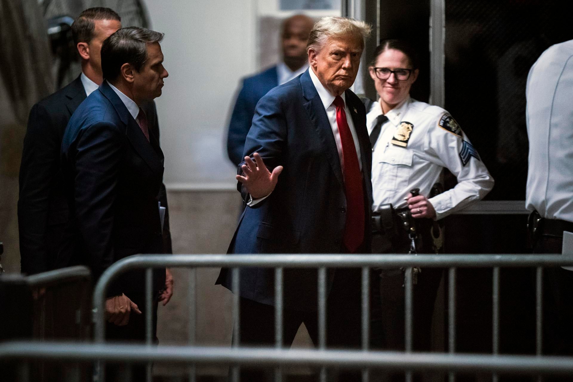 Trump denuncia una "persecución política" en el comienzo del juicio por el soborno a Stormy Daniels Trump denuncia una "persecución política" en el comienzo del juicio por el soborno a Stormy Daniels