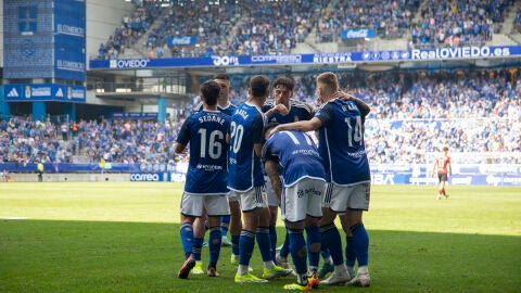 15-4-2024 Los jugadores del Oviedo festejan el gol de Seoane