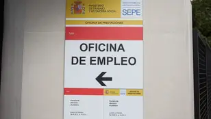 Vista de las indicaciones de una oficina de empleo del SEPE del Barrio del Pilar, a 2 de abril de 2024, en Madrid (España). 
