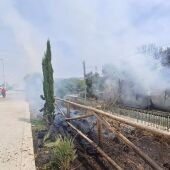 Susto en Benidorm por un incendio originado junto al Palau d’Esports