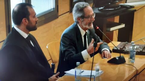 José Lomas, junto a su abogado, durante el juicio en la Audiencia Provincial de Ciudad Real