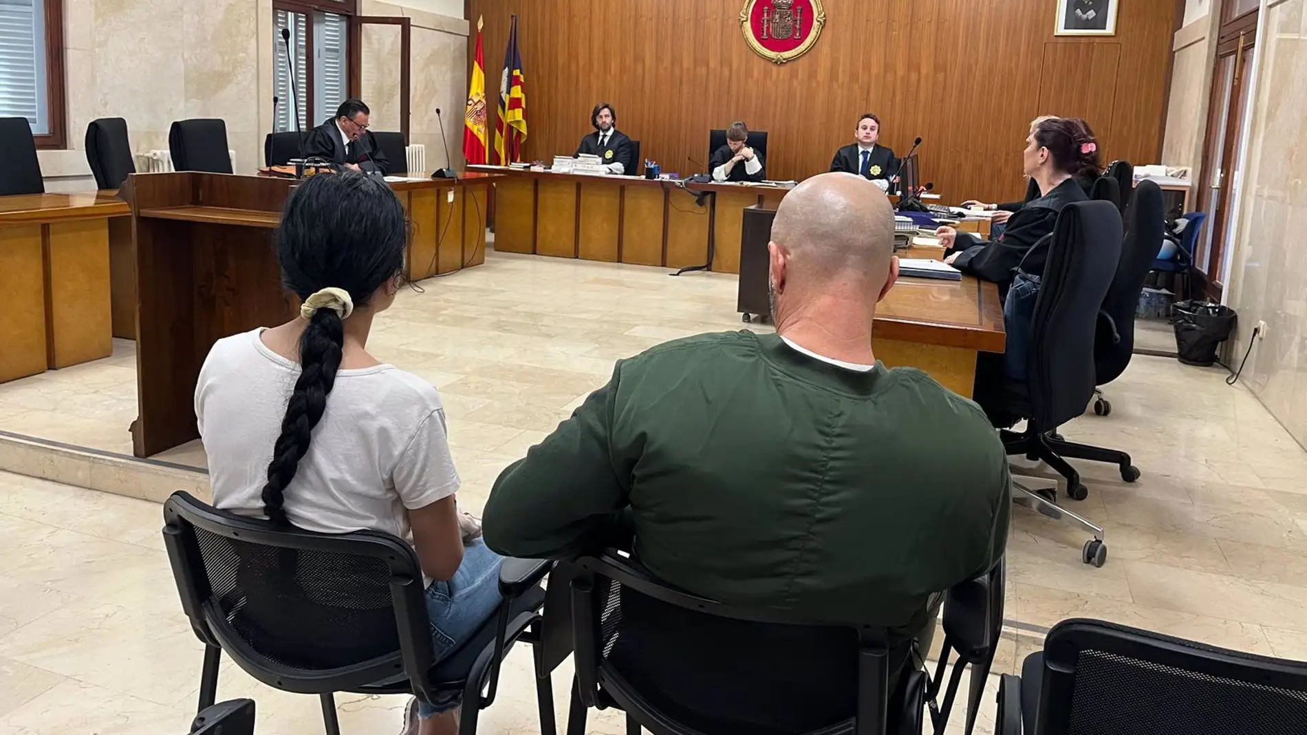 El padre y la hija acusados de un intento de homicidio a un familiar en Manacor, sentados para el juicio en la Audiencia