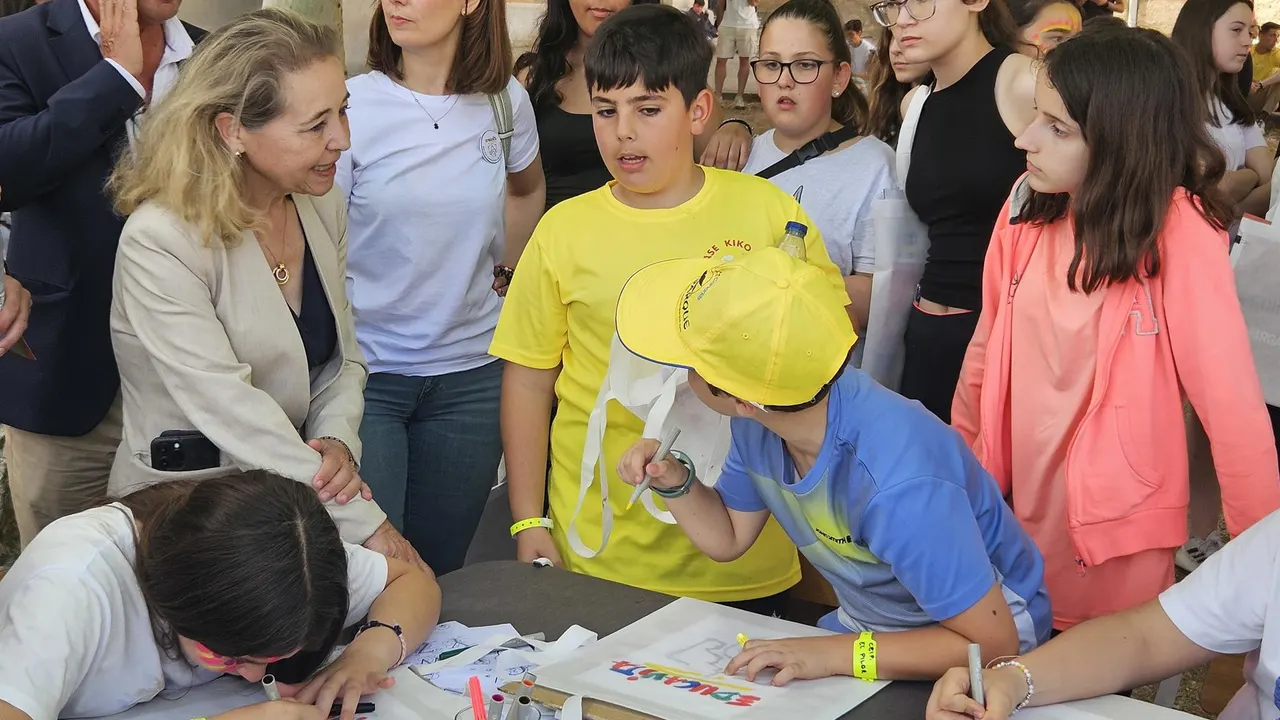 La consejera de Educación visita el XVII Encuentro Juvenil EDUCATIVA del Colegio San José de Villafranca de los Barros