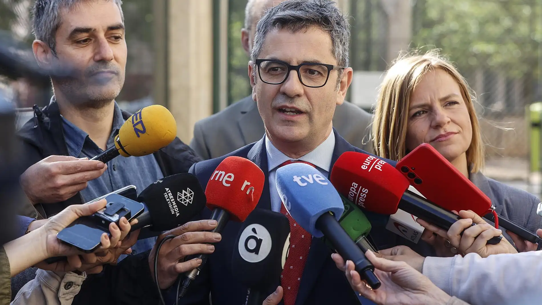 El ministro de Justicia y de la Presidencia, Félix Bolaños, atiende a los medios de comunicación en València