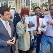 Ricardo Chamorro junto a ciudadanos que han mostrado su apoyo a José Lomas Ricardo Chamorro junto a ciudadanos que han mostrado su apoyo a José Lomas